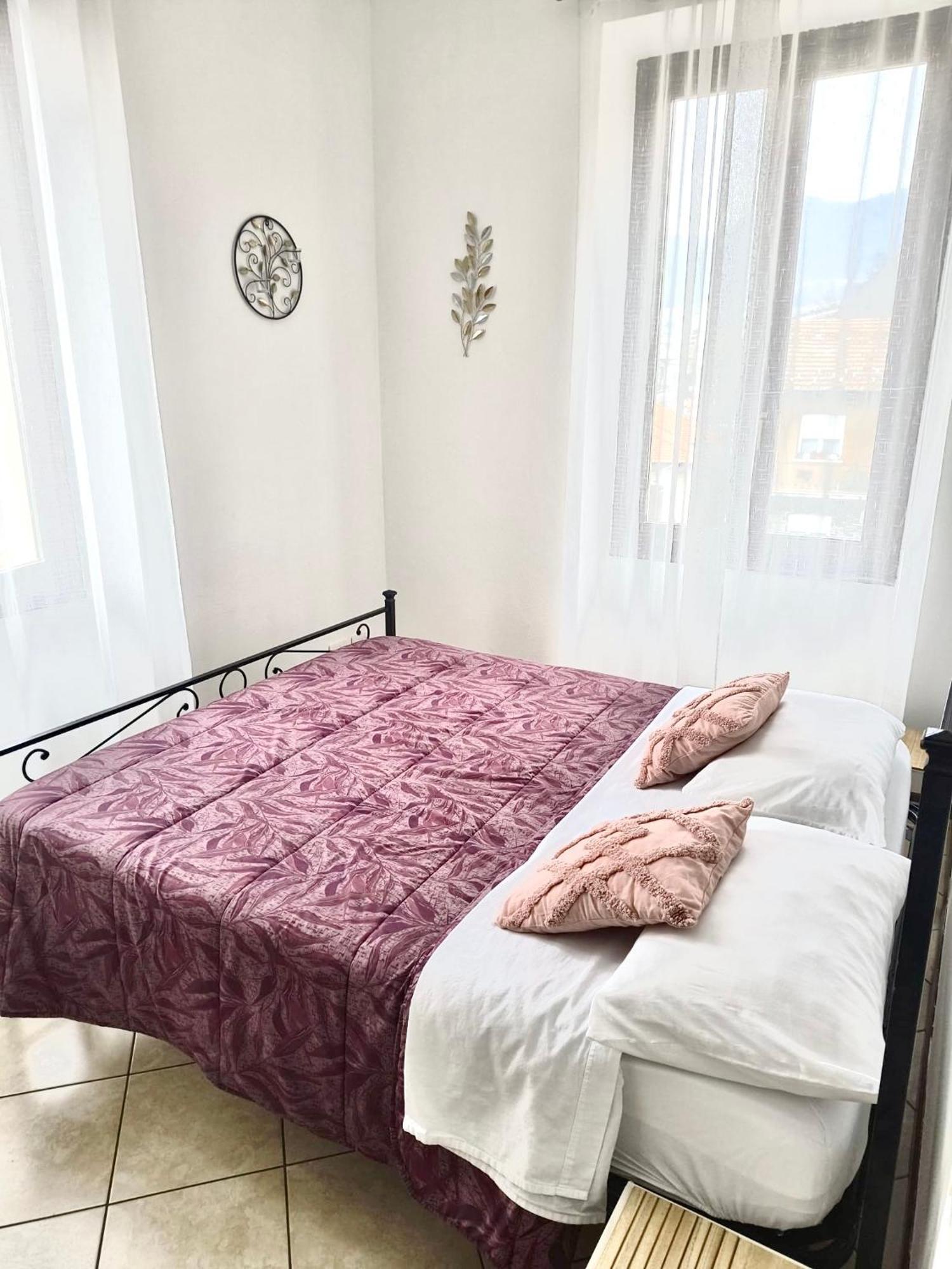 Appartamento Confortevole Con Terrazza Como Bagian luar foto